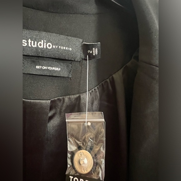 NWT Torrid Black Blazer - Picture 3 of 4